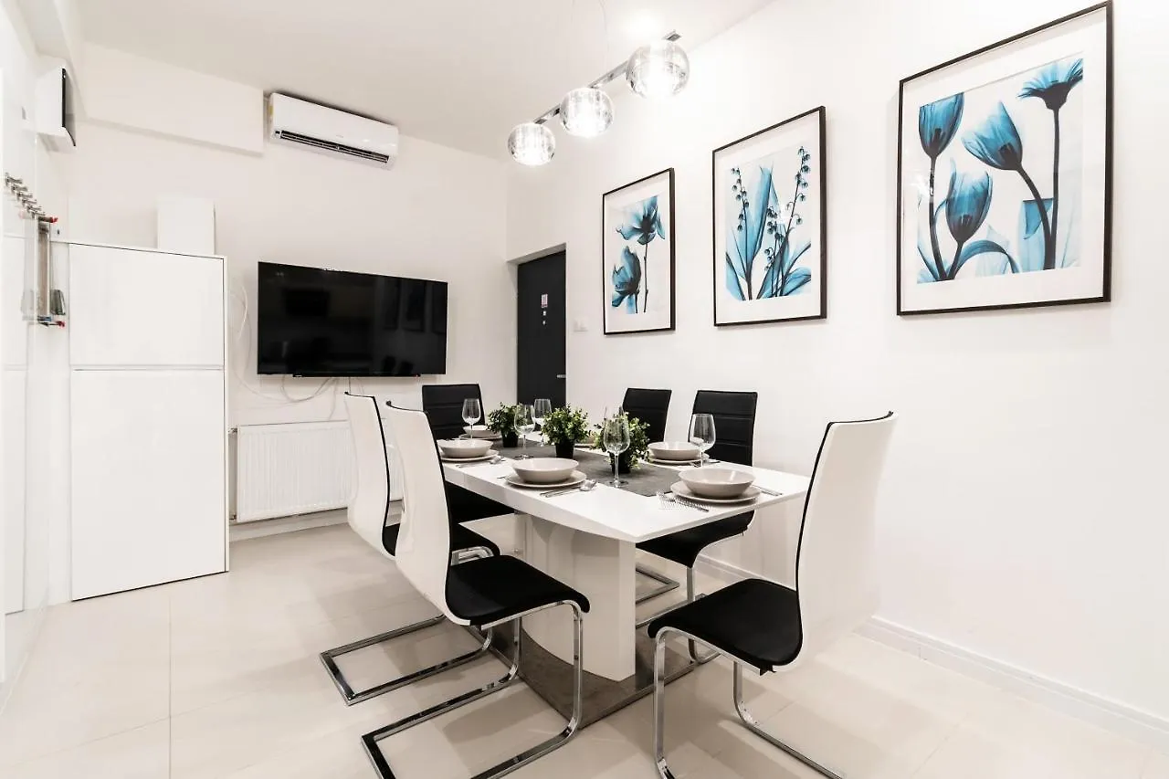 Quiet Very Central & Stylish Apt Budapeşte